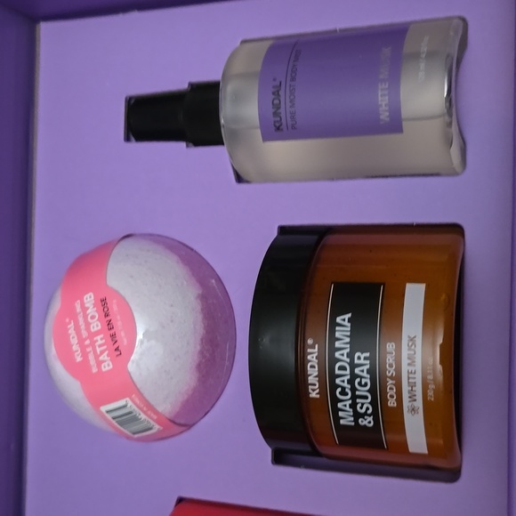 KUNDAL GIFT SET 🥰 - Picture 3 of 6